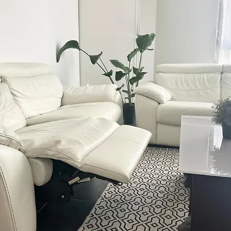 Luxueux T3 Balcon,10min Paris& Cuisine Equipee Romainville