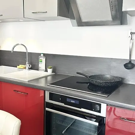 Luxueux T3 Balcon,10min Paris& Cuisine Equipee * Romainville