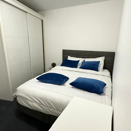 Luxueux T3 Balcon,10min Paris& Cuisine Equipee * Romainville