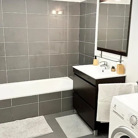 Luxueux T3 Balcon,10min Paris& Cuisine Equipee