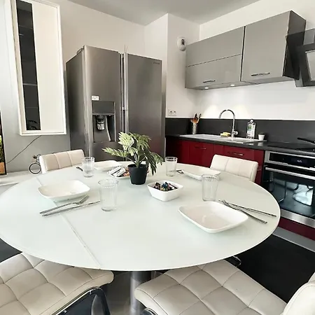 Luxueux T3 Balcon,10min Paris& Cuisine Equipee Apartment *