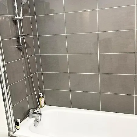 Luxueux T3 Balcon,10min Paris& Cuisine Equipee